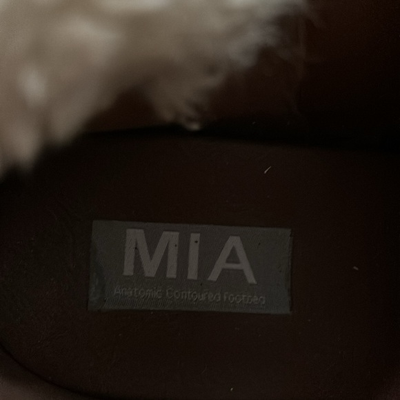 Mia platform boots. Faux fur inside. Size 9. - Picture 7 of 8